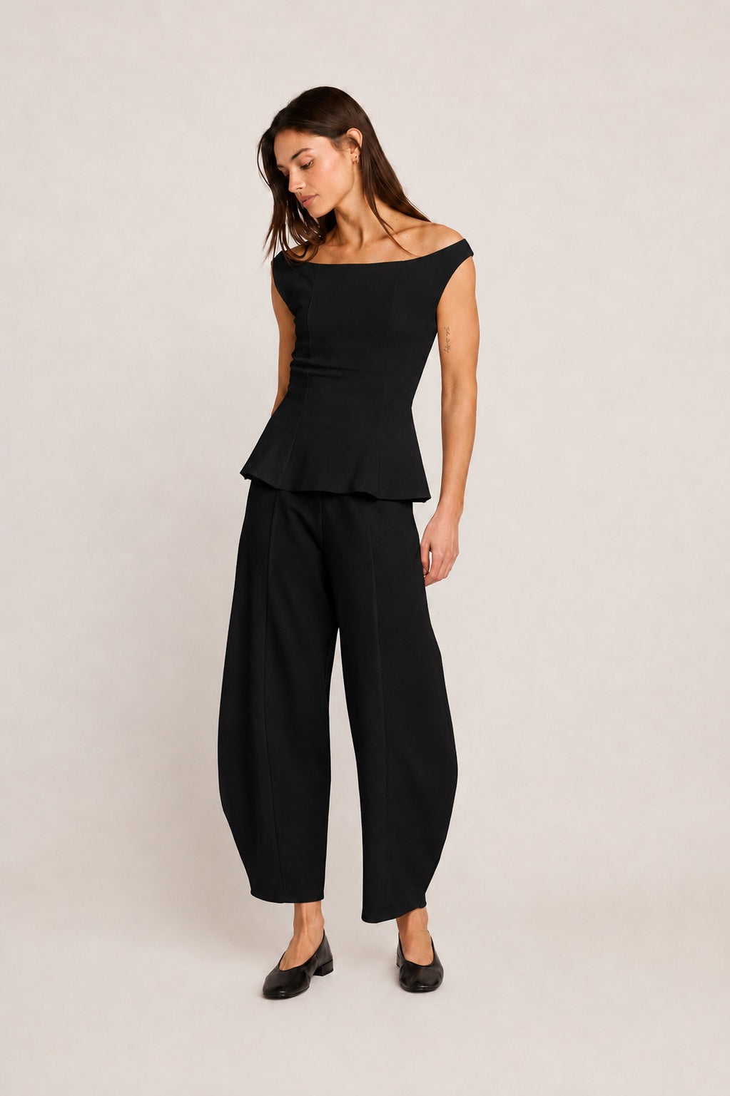 Lara Ponte Barrel Pant - Black